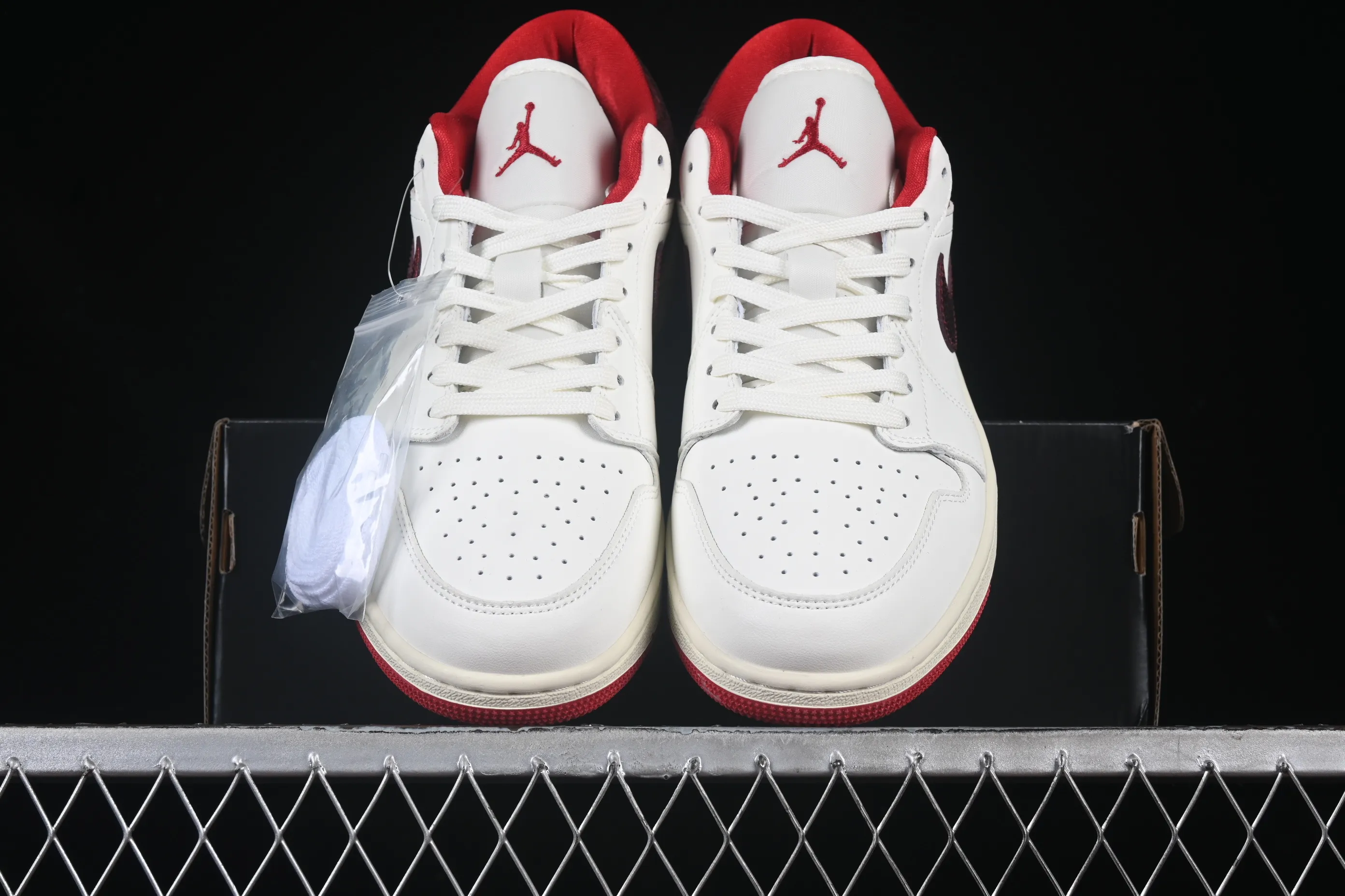 All categories Air Jordan Jordan series basketball shoes Air Jordan 1 Low Air Jordan 1 Low AJ1 Joe 1 white and red low-top cultural and casual sneakers HJ9338-106